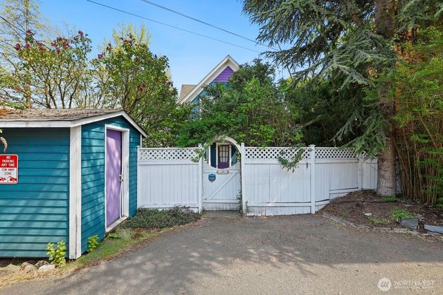 137 23rd Avenue E, Seattle, WA 98112