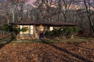 6629 W East Road, Three Oaks, MI 49128