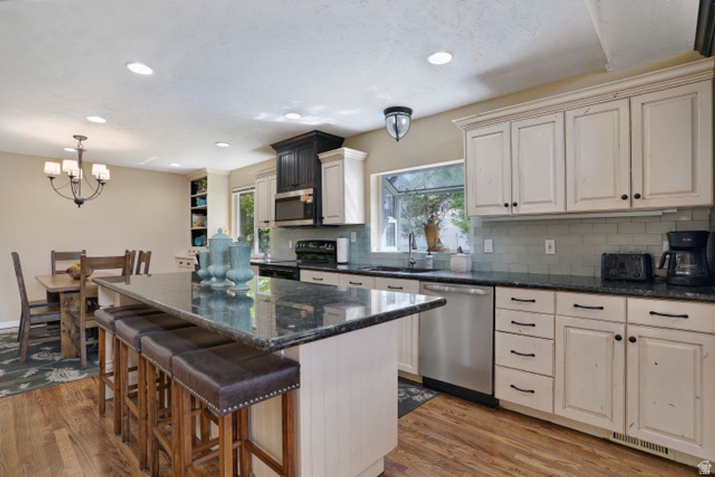 Image 11 of property listing at 9763 S CHYLENE DR, Sandy, UT 84092