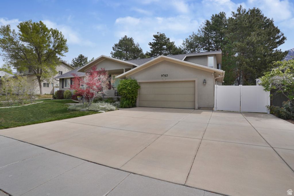 Image 3 of property listing at 9763 S CHYLENE DR, Sandy, UT 84092