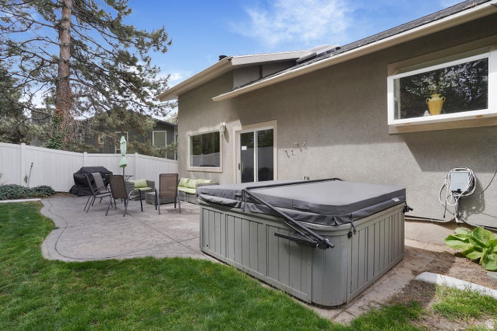 Image 26 of property listing at 9763 S CHYLENE DR, Sandy, UT 84092