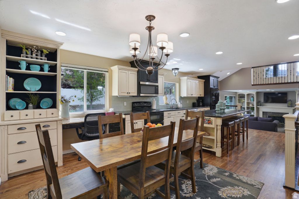 Image 7 of property listing at 9763 S CHYLENE DR, Sandy, UT 84092