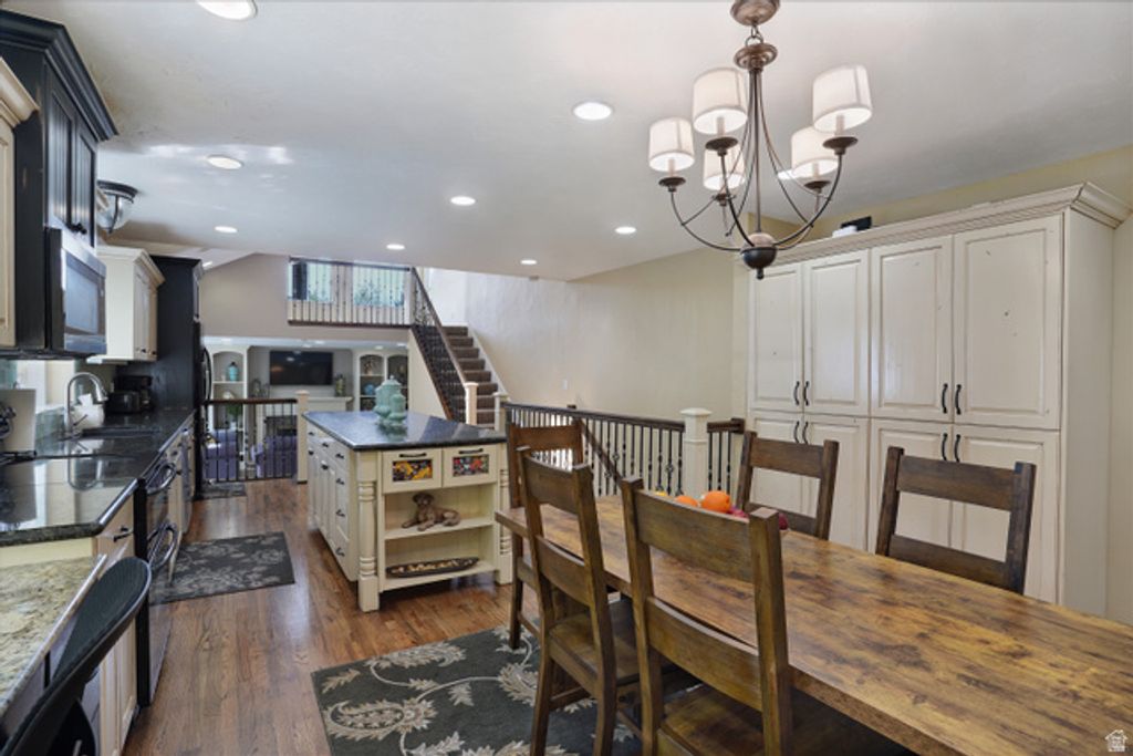 Image 8 of property listing at 9763 S CHYLENE DR, Sandy, UT 84092
