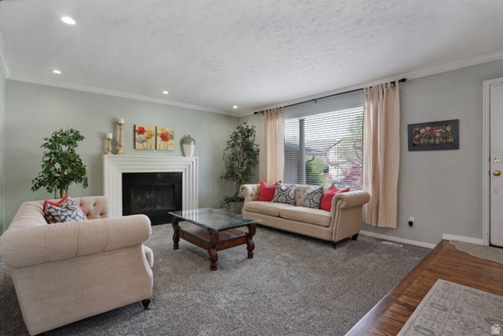 Image 9 of property listing at 9763 S CHYLENE DR, Sandy, UT 84092