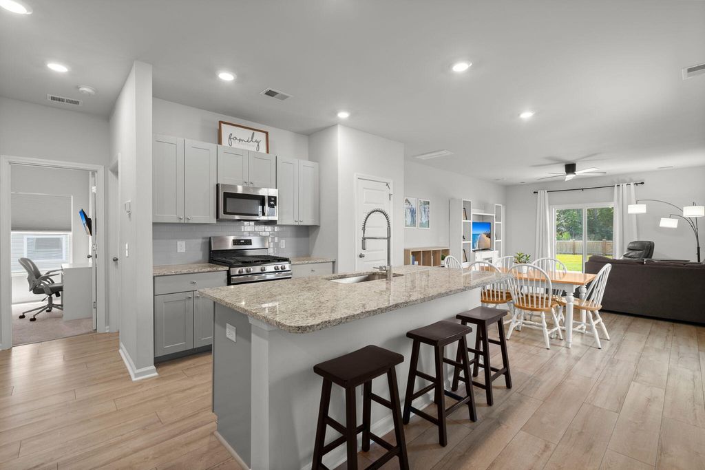 Image 12 of property listing at 185 Lucky Day Drive, Summerville, SC 29486