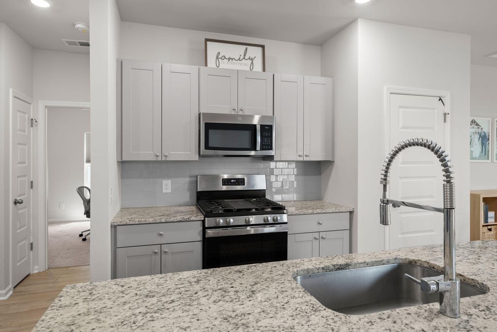 Image 13 of property listing at 185 Lucky Day Drive, Summerville, SC 29486