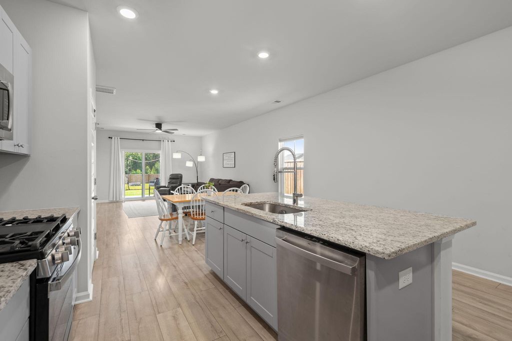 Image 15 of property listing at 185 Lucky Day Drive, Summerville, SC 29486