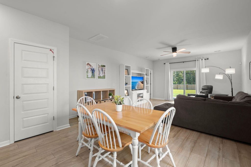 Image 17 of property listing at 185 Lucky Day Drive, Summerville, SC 29486
