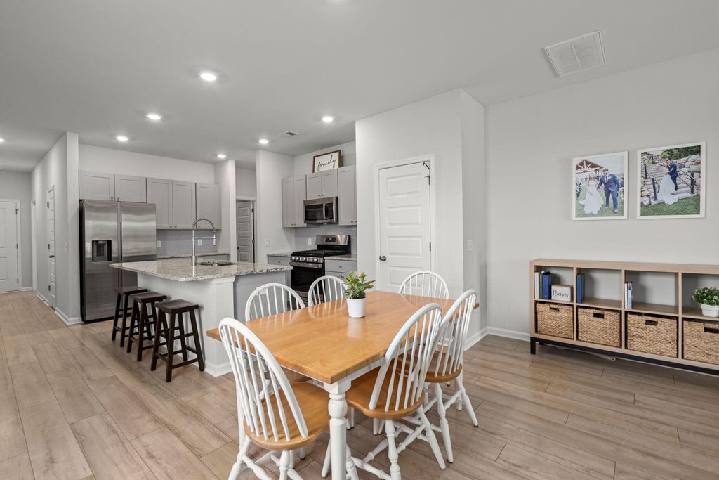 Image 18 of property listing at 185 Lucky Day Drive, Summerville, SC 29486