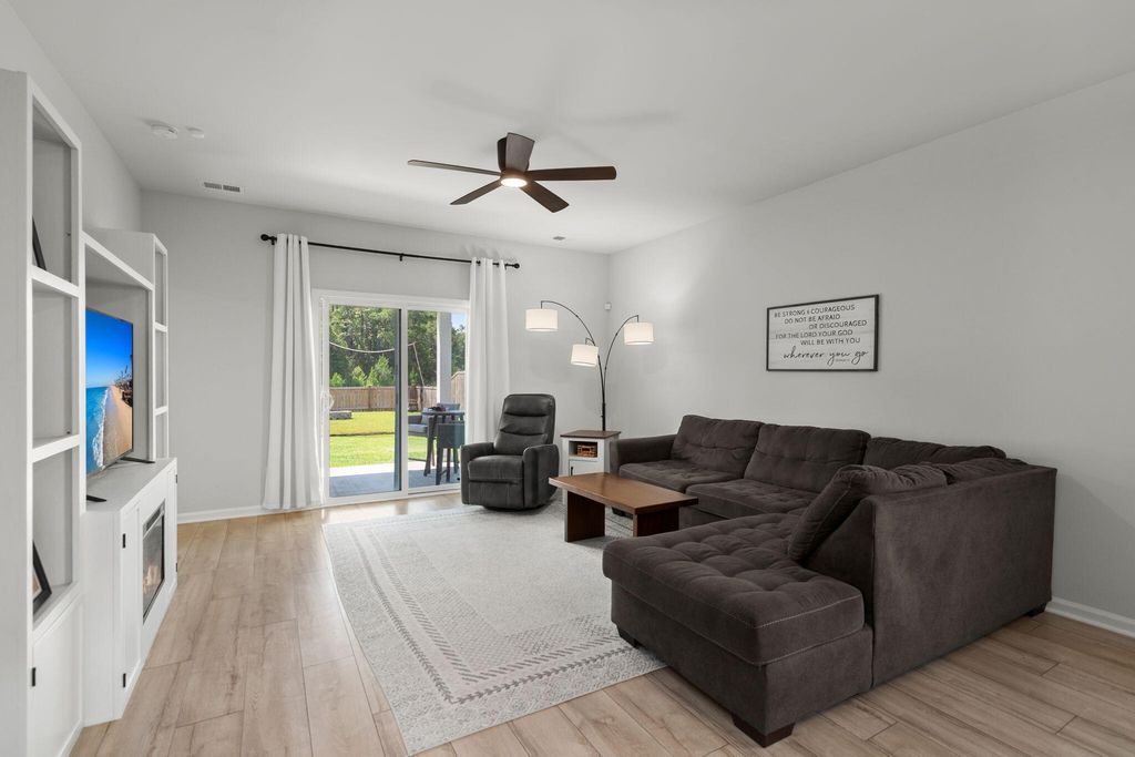 Image 19 of property listing at 185 Lucky Day Drive, Summerville, SC 29486