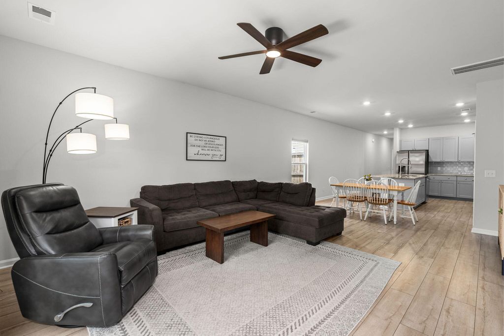 Image 20 of property listing at 185 Lucky Day Drive, Summerville, SC 29486