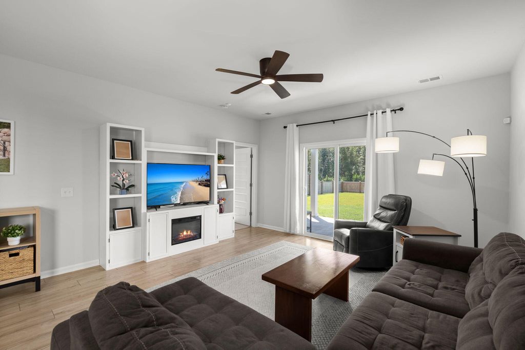 Image 21 of property listing at 185 Lucky Day Drive, Summerville, SC 29486