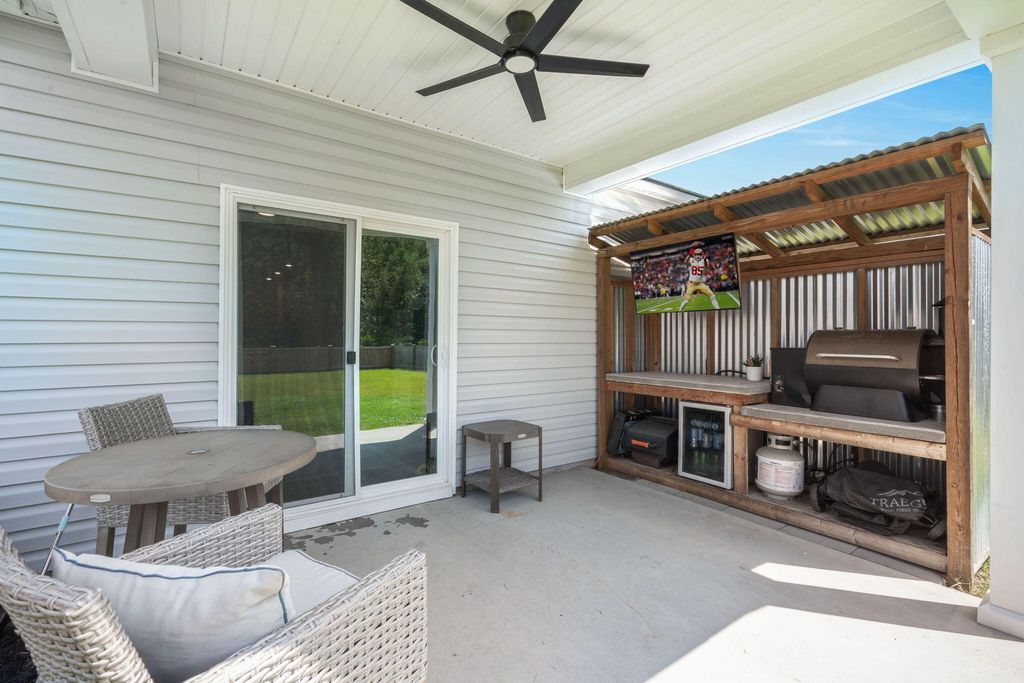 Image 32 of property listing at 185 Lucky Day Drive, Summerville, SC 29486