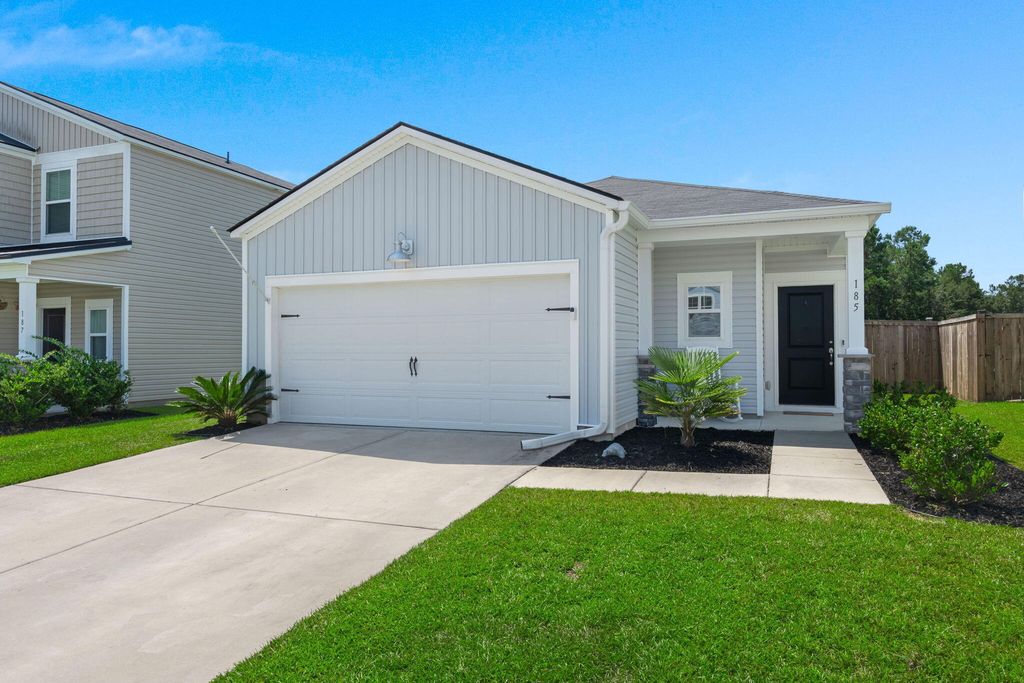 Image 5 of property listing at 185 Lucky Day Drive, Summerville, SC 29486