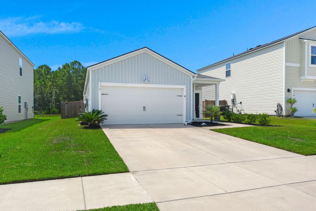 Image 6 of property listing at 185 Lucky Day Drive, Summerville, SC 29486