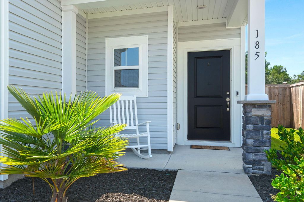 Image 7 of property listing at 185 Lucky Day Drive, Summerville, SC 29486