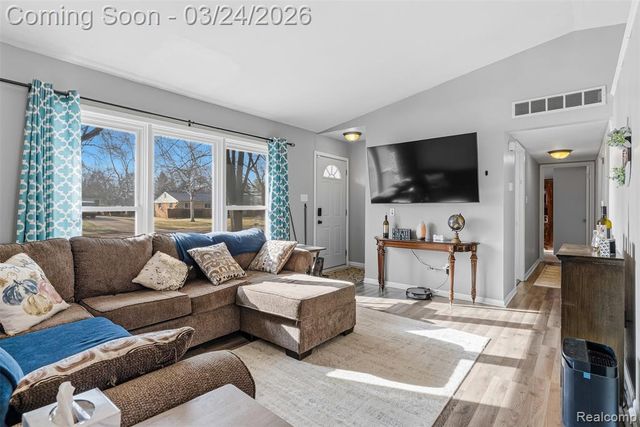 716 Joyceil Drive, Waterford, MI 48328