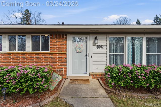 716 Joyceil Drive, Waterford, MI 48328