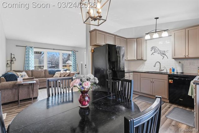 716 Joyceil Drive, Waterford, MI 48328