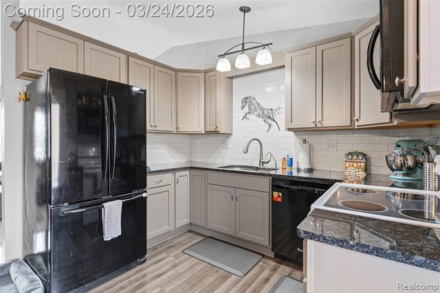 716 Joyceil Drive, Waterford, MI 48328