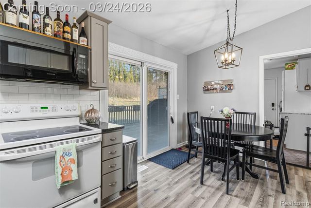 716 Joyceil Drive, Waterford, MI 48328