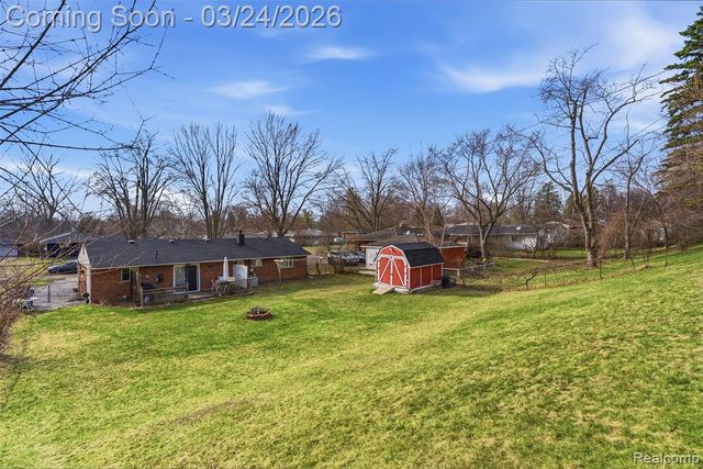 716 Joyceil Drive, Waterford, MI 48328