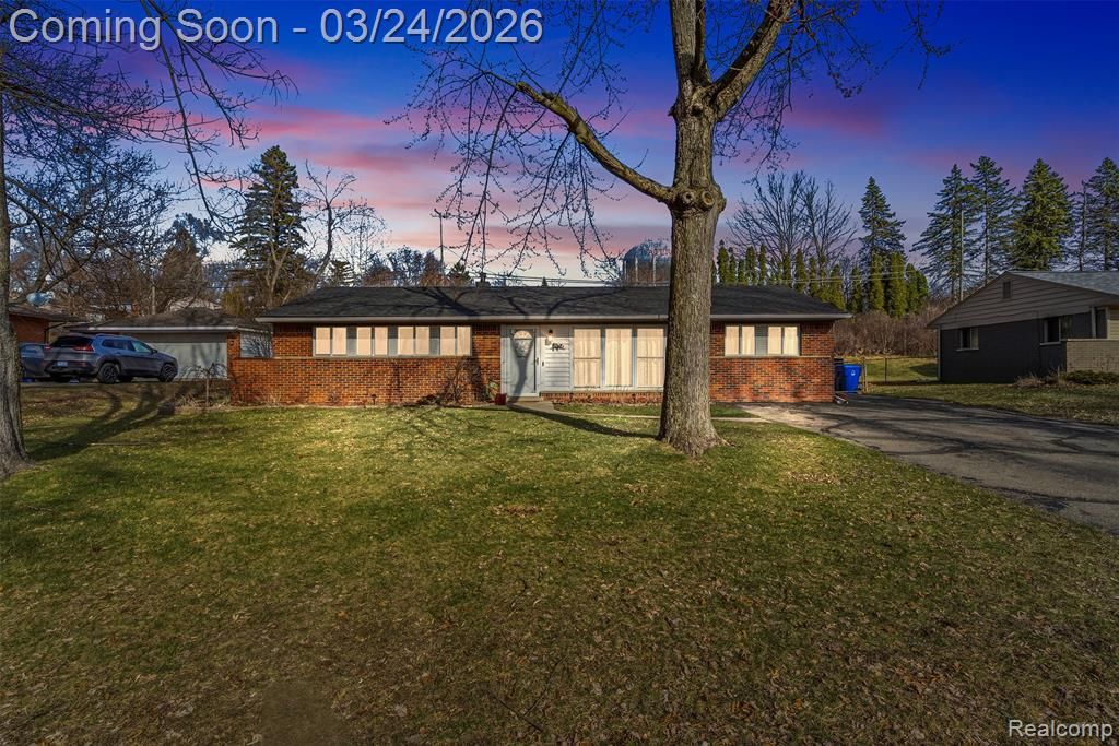 716 Joyceil Drive, Waterford, MI 48328