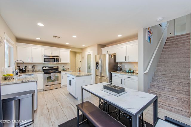 21224 E Freedom Drive, Red Rock, AZ 85145