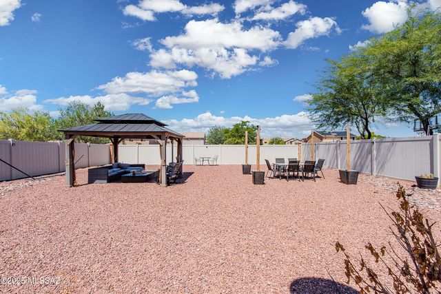 21224 E Freedom Drive, Red Rock, AZ 85145