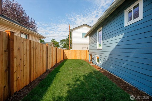 1702 Rainier Avenue, Everett, WA 98201