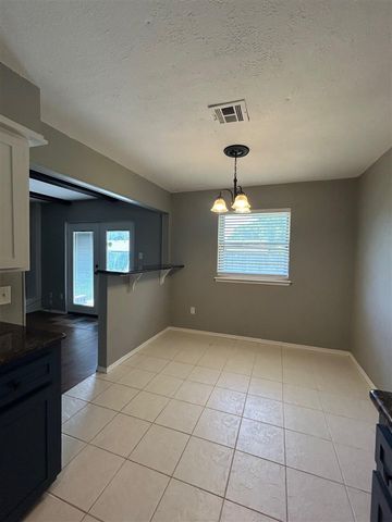 7614 SW Cherokee Ave, Lawton, OK 73505