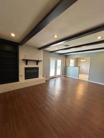 7614 SW Cherokee Ave, Lawton, OK 73505