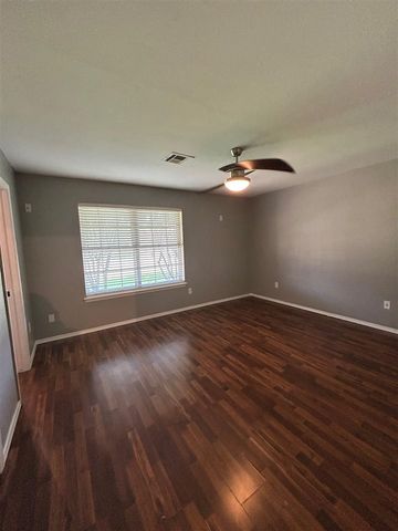 7614 SW Cherokee Ave, Lawton, OK 73505
