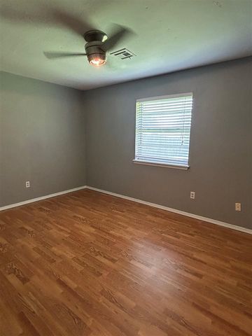 7614 SW Cherokee Ave, Lawton, OK 73505