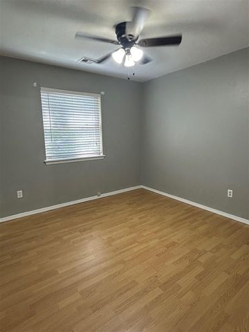 7614 SW Cherokee Ave, Lawton, OK 73505