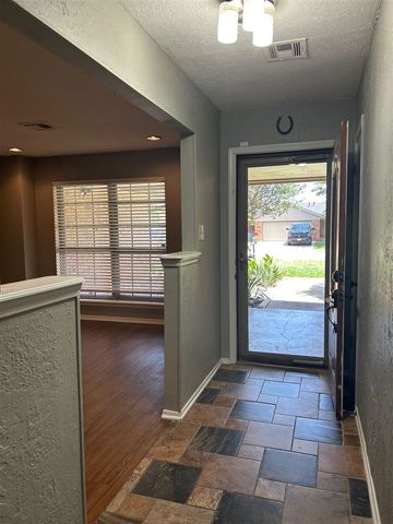7614 SW Cherokee Ave, Lawton, OK 73505
