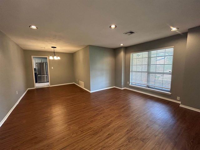 7614 SW Cherokee Ave, Lawton, OK 73505