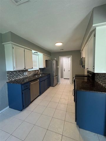 7614 SW Cherokee Ave, Lawton, OK 73505