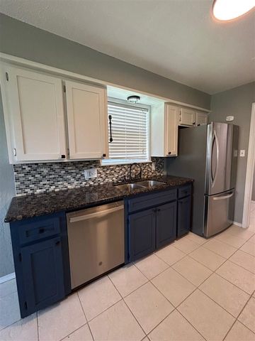 7614 SW Cherokee Ave, Lawton, OK 73505