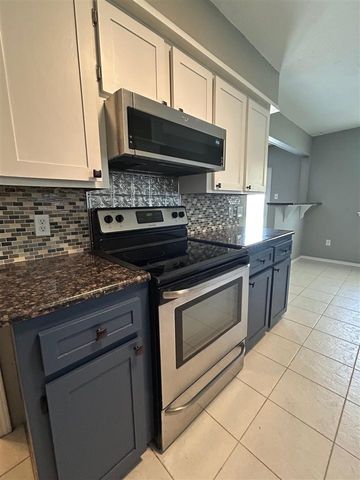 7614 SW Cherokee Ave, Lawton, OK 73505