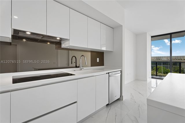1170 E Hallandale Beach Blvd 304, Hallandale Beach, FL 33009