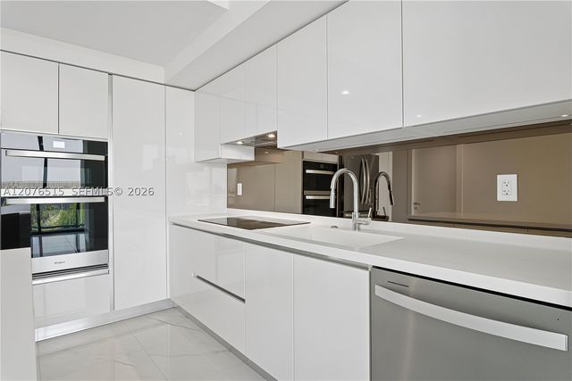 1170 E Hallandale Beach Blvd 304, Hallandale Beach, FL 33009
