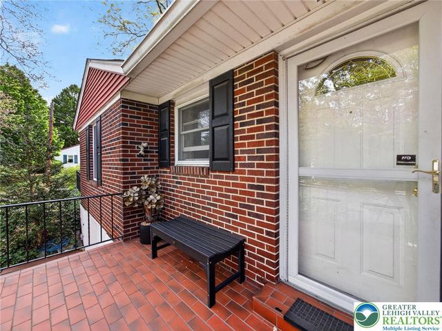 1346 East Emmaus Avenue, Salisbury Twp, PA 18103
