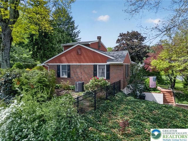 1346 East Emmaus Avenue, Salisbury Twp, PA 18103