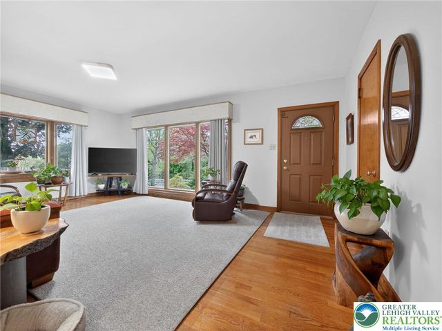 1346 East Emmaus Avenue, Salisbury Twp, PA 18103