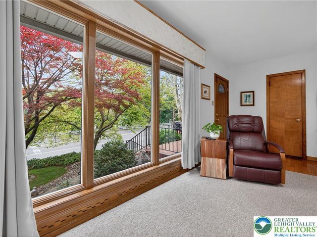 1346 East Emmaus Avenue, Salisbury Twp, PA 18103
