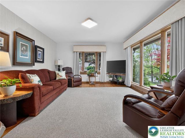 1346 East Emmaus Avenue, Salisbury Twp, PA 18103