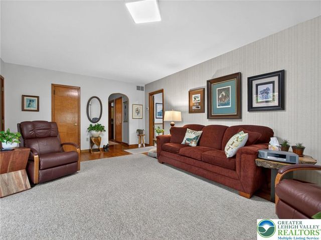 1346 East Emmaus Avenue, Salisbury Twp, PA 18103