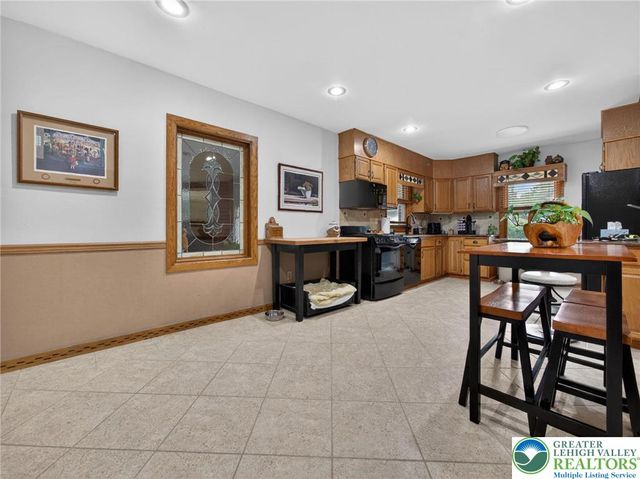 1346 East Emmaus Avenue, Salisbury Twp, PA 18103