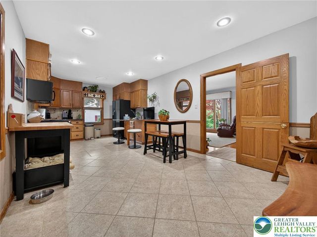 1346 East Emmaus Avenue, Salisbury Twp, PA 18103